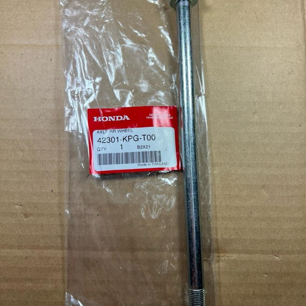 แกนล้อหลัง W-125i ปลาวาฬ ปี 2012-2020 ของแท้เบิกศูนย์ 42301-KPG-T00