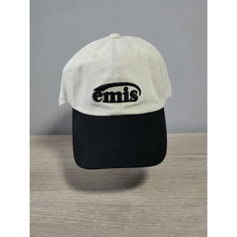 ร้อมส่ง หมวก emis สีขาวดำทูโทน โลโก้ฟ้า แบบแพท ณปภา/เลดี้ปราง
