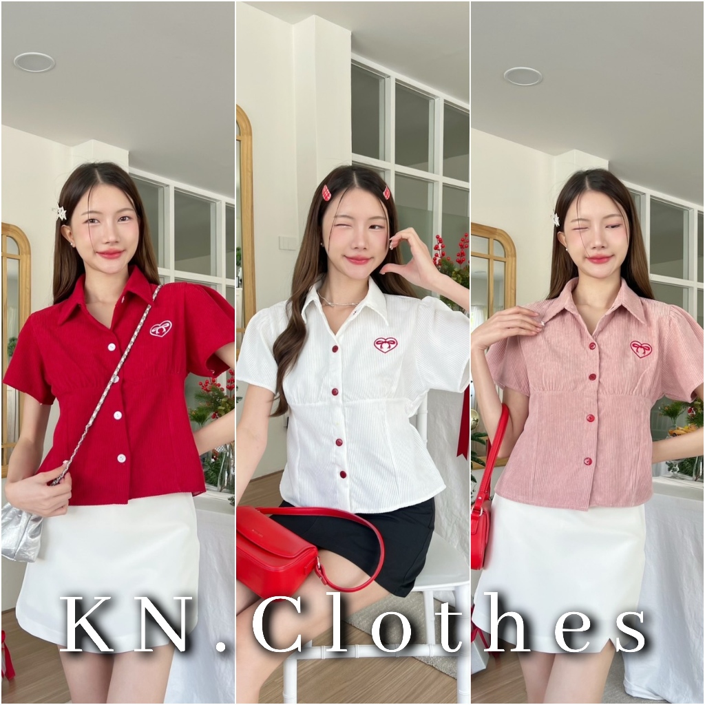 KN.Clothes เสื้อเชิ้ตคอปกทูโทนลายริ้ว ผ้าคอตตอนลินิน ปักโบว์จิ๋ว กระดุมหน้า มีเชือกผูกปรับระดับด้านหลัง Khun