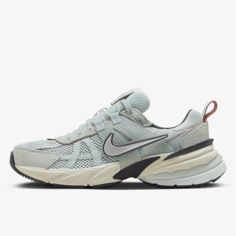 รองเท้าผู้หญิง Nike V2K Run ของแท้ ป้ายไทย