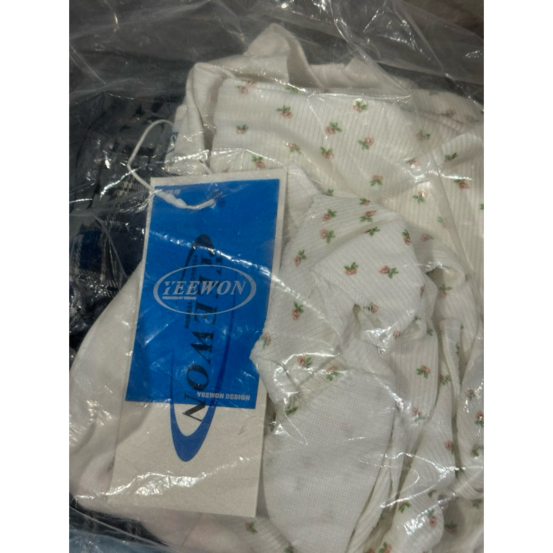 เสื้อผ้ามือสองของเค้าเอง