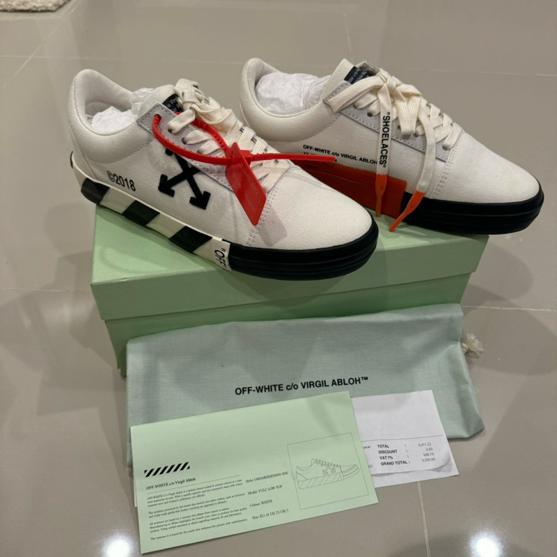 Vulcanized Sneakers" ของ Off-White™ รองเท้า อ็อฟไวท์ ไซส์41 มือ1ไม่เคยใส่ซื้อเก็บใหม่มาก ออกช็อปสยาม