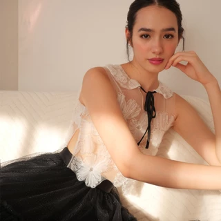 LUCA STUDIO_Lily crop top (Pre-order 28 Aug.) - เสื้อครอปลูกไม้ผ้าซีทรู ปักประดับลูกปัดและผ้าลายดอกไม้ ปกคอบัวผูกโบว์