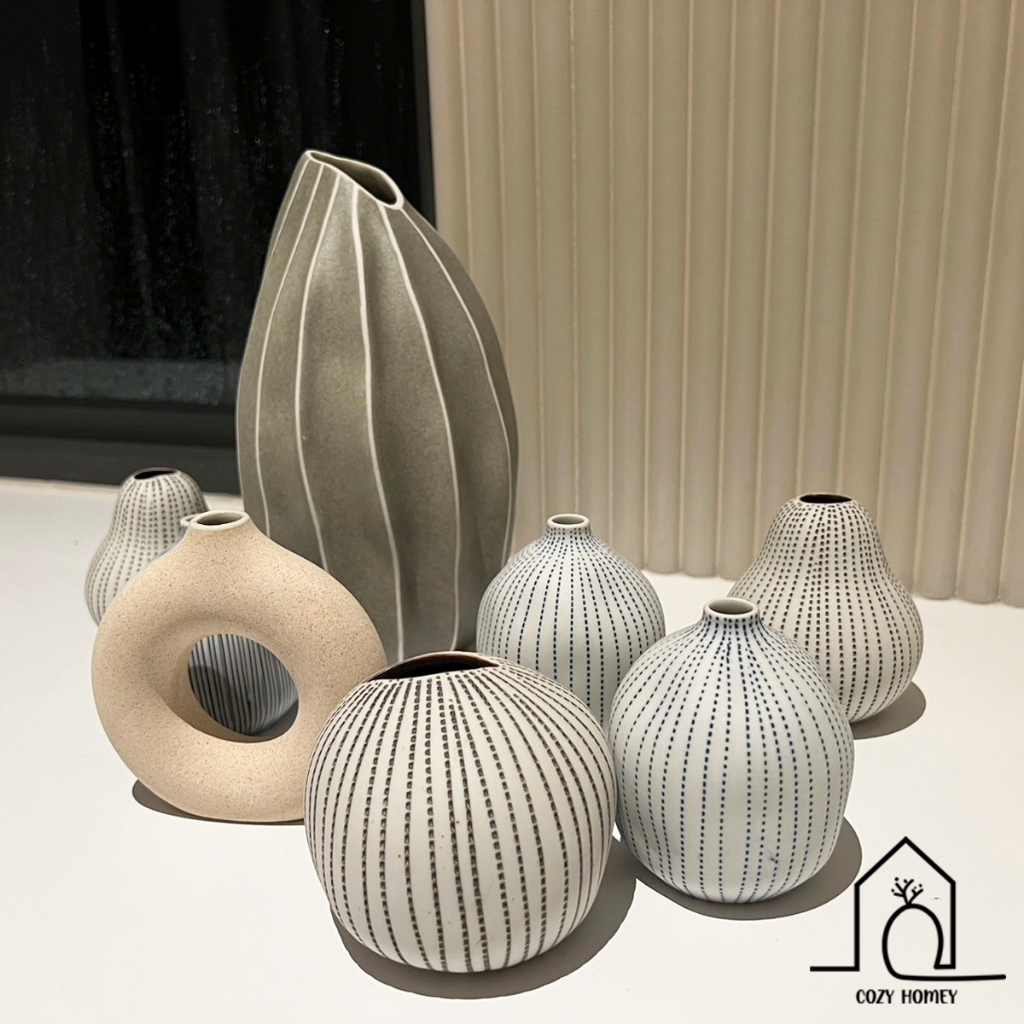 แจกันเซรามิค ขนาดเล็ก (Small ceramic vase)
