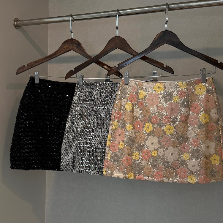 Mabel skirt กระโปรงปักเลื่อมลายดอก