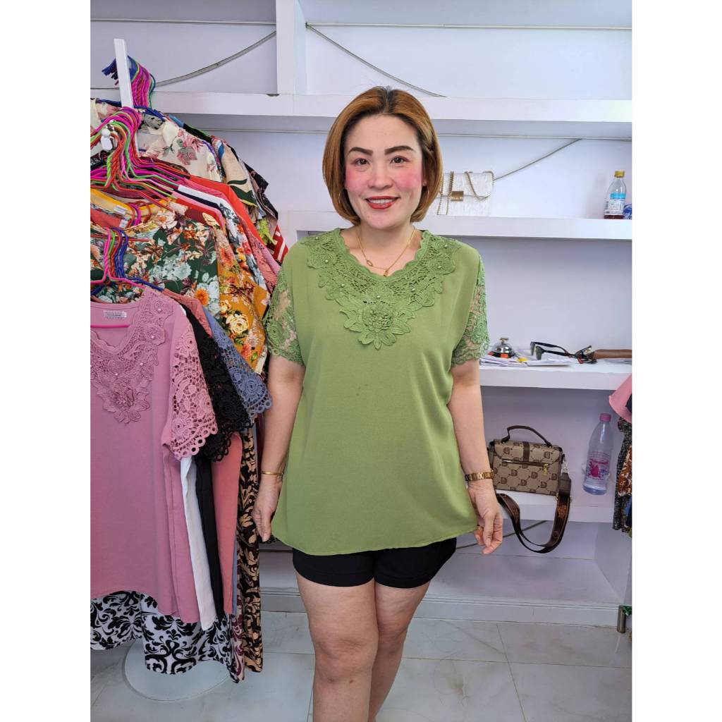 BB45//เสื้อคอวีแต่งลูกไม้ปักมุกแขนสั้น ผ้าไหมเกาหลี ฟรีไซส์อก42-46นิิ้ว หน้าผ้า46นิ้ว ยาว26นิ้ว ราคา209บาท