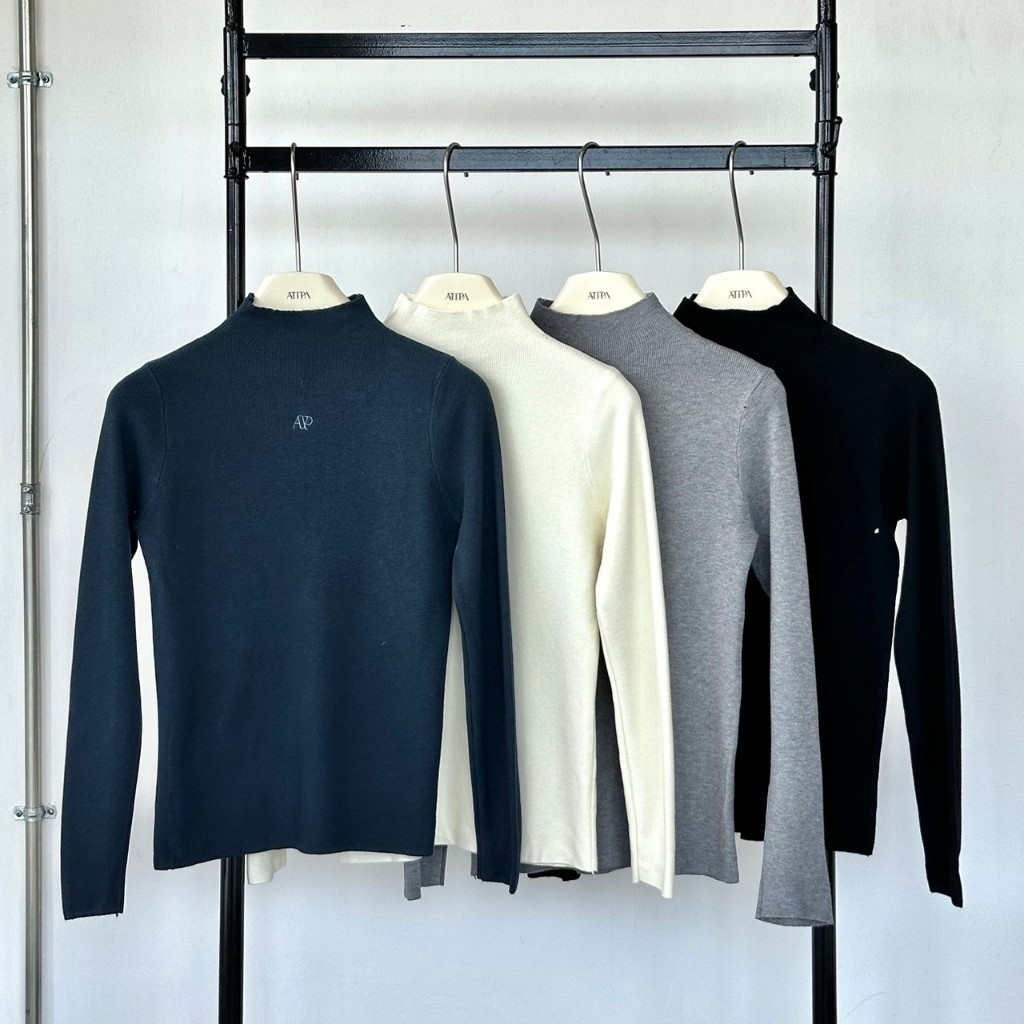 Atipashop - FINNIE KNIT TOP เสื้อแขนยาว ไหมพรม คอปีน ปักโลโก้