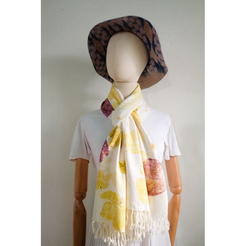 ผ้าพันคอ eco print ลวดลายธรรมชาติ