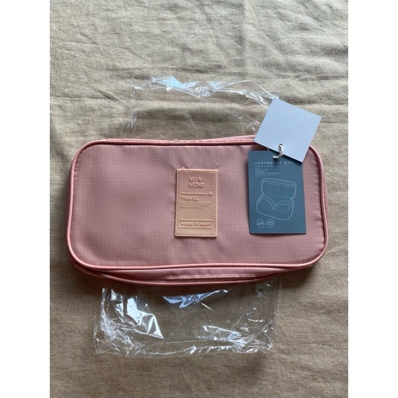 กระเป๋า   mini mono แท้ ยังไม่ผ่านการ ใช้งาน นำ้หนักเบา ใส่ของได้ดี