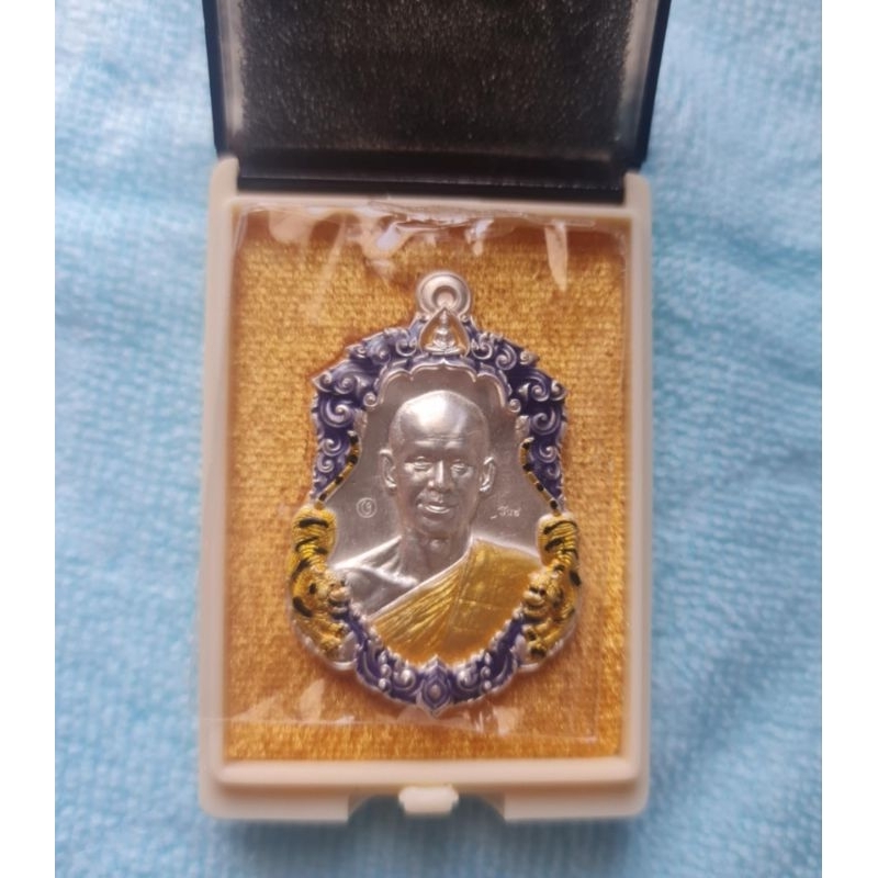 เหรียญเสมาเสือคู่บารมี รวยนะ 9 ดี พระอาจารย์ต้อม วัดท่าสะแบง เนื้อเงินลงยา พร้อมกล่องครับ
