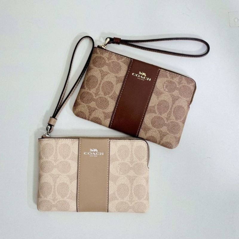 Coach คล้องมือ S แบบคาดกลางหลายลาย สีหายาก