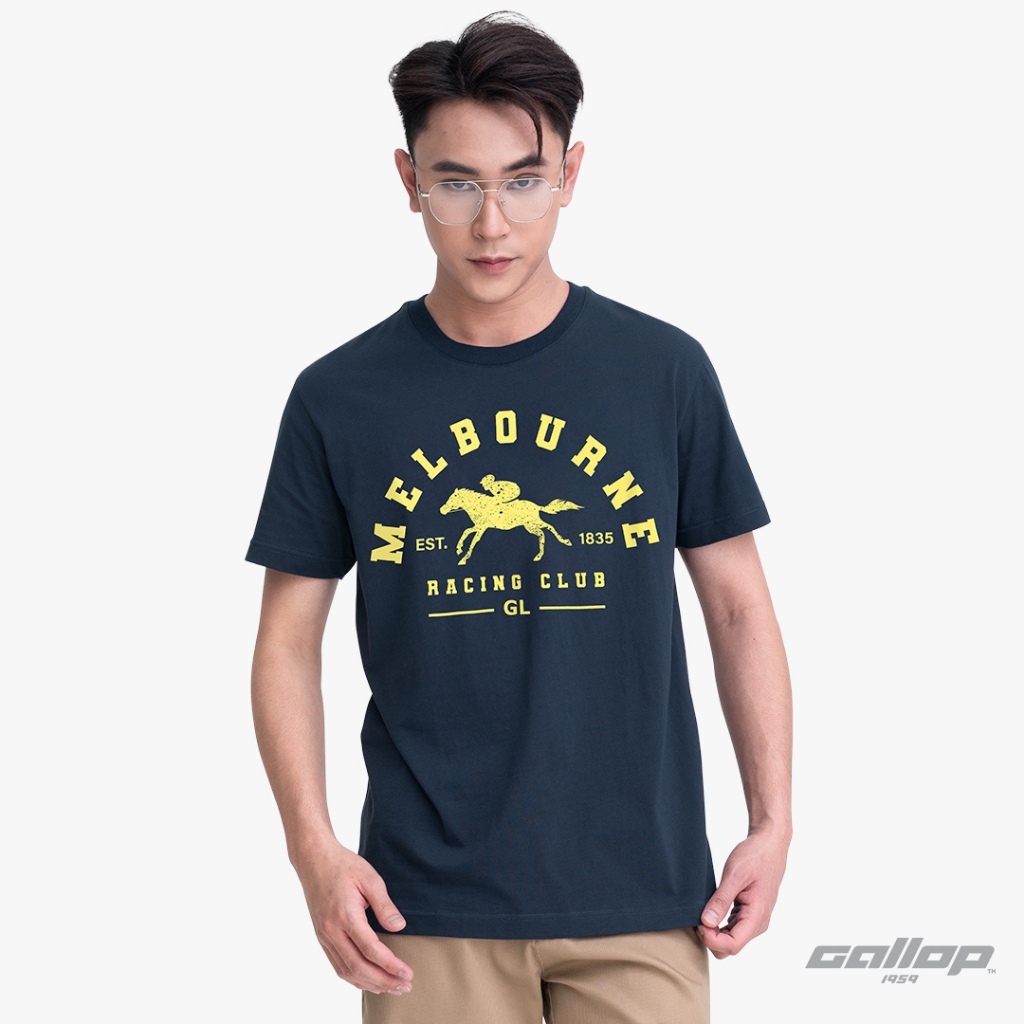 GALLOP : Graphic Tee เสื้อยืดพิมพ์ลาย ผ้าคอตตอนผู้ชาย รุ่น GT9175 สี NAVY - กรม / ราคาปกติ 890.-