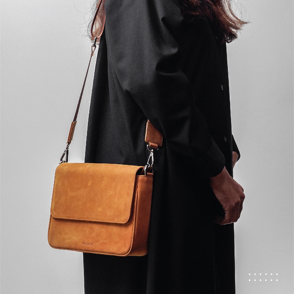 Essala Crossbody Bag - LUKE กระเป๋าสะพายหนังแท้