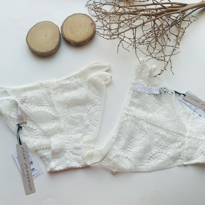 Sabina(ซาบีน่า)แท้100% ของใหม่มือ1 กางเกงชั้นในรุ่นWS ผ้าลื่น ใส่สบายออกแบบมาสวยงาม ลูกไม้นิ่ม  WS15