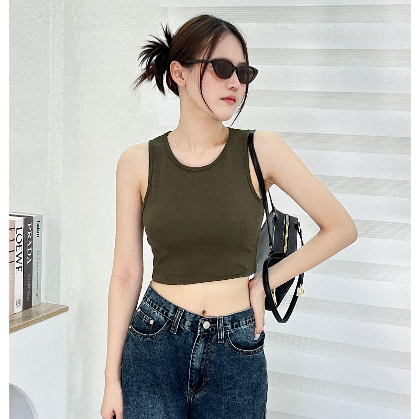 [P2] SALE ส่งท้ายสิ้นปี เสื้อแขนกุดเว้า