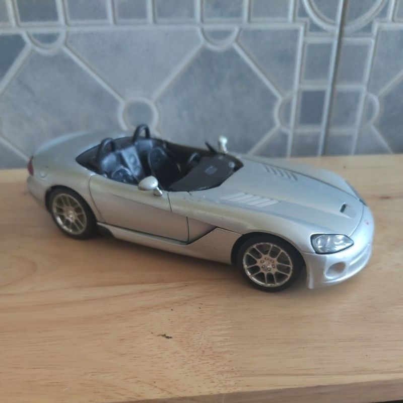 dodge viper 1:18 สีเงิน