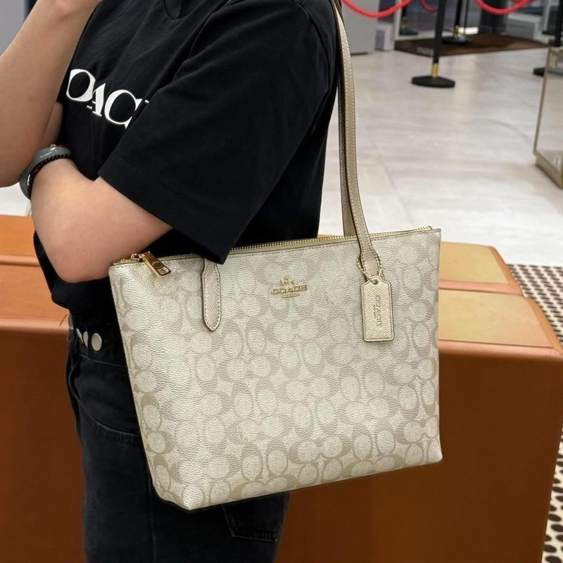 Coach Fiona Zip Tote รุ่นใหม่ พร้อมส่ง✨✨