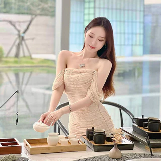 มินิเดรสสีครีม ผ้าลูกไม้มีซับในเต็มตัว เปิดไหล่อกยางยืด สม็อคข้างลำตัว ทรงเข้ารูป Dress ออกงาน #9725