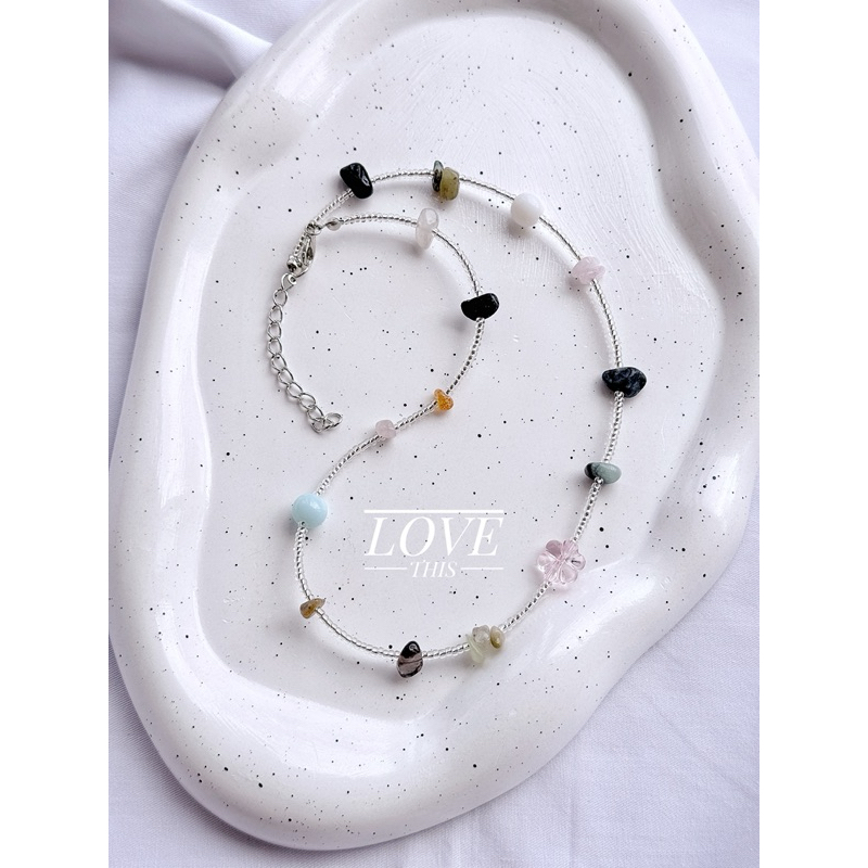 สร้อยคอ handmade ลูกปัดและแต่งด้วยหินคละสี