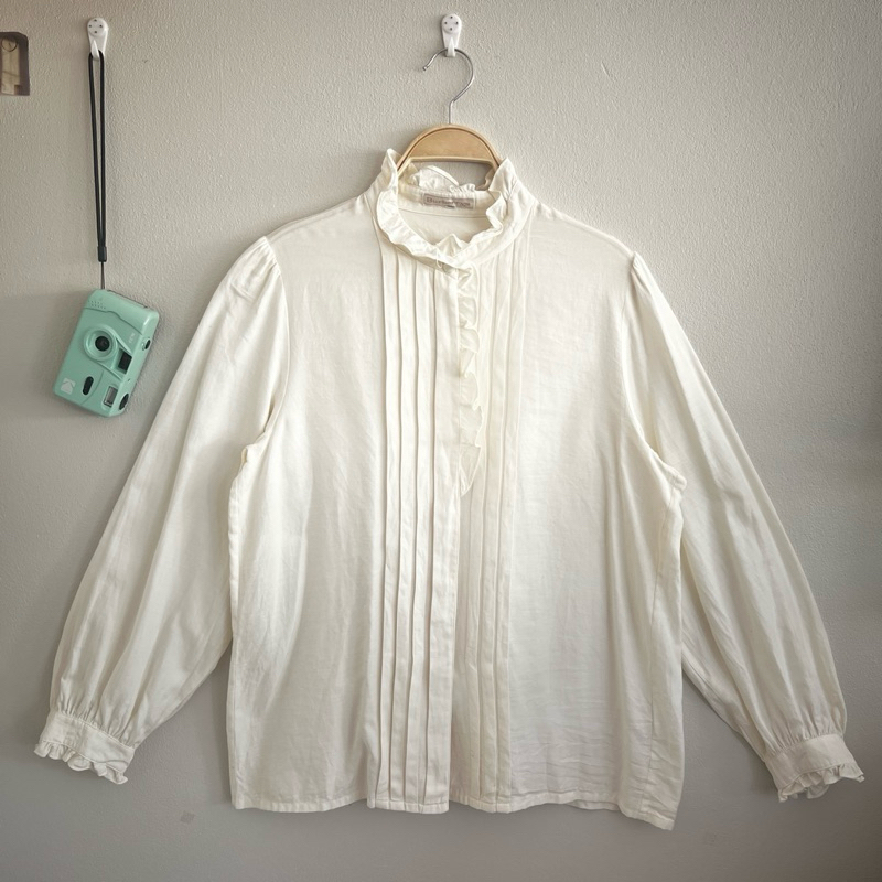 R63  🍦  " Burberry " เสื้อเชิ้ตคอจีนแต่งระบาย แขนยาวปลายแขนมีกระดุม กระดุมหน้าซ่อนทั้งตัว ผ้านุ่มๆ s