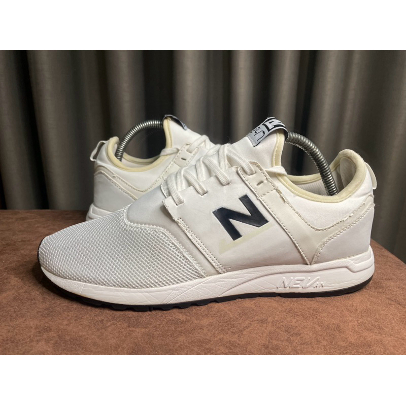 Size 44/28 cm. New Balance 247