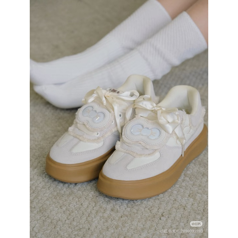 รองเท้าผ้าใบ We flower รุ่น WF002 สีครีม สูง 5เซน