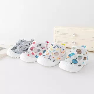 ลดราคา รองเท้าแตะเด็ก ใส่ได้ทั้งเด็กผู้หญิงและผู้ชาย พื้นกันลื่น น้ำหนักเบา พร้อมส่ง