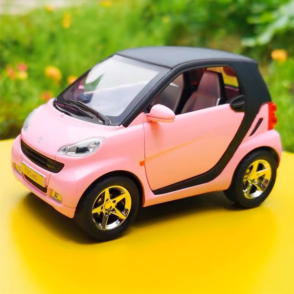 【สินค้าพร้อมส่งไทย】โมเดลรถ Smart โลหะผสม 1/24 มีเสียงเครื่องยนต์+แตร +ไฟรถ ของเล่นเด็ก ของขวัญคู่รัก