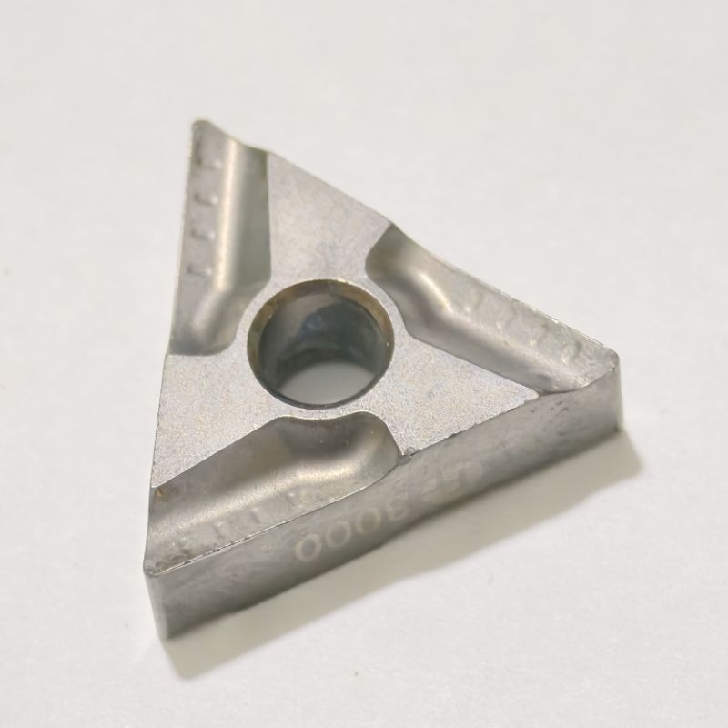 เม็ดมีด Insert T16  สำหรับงานเซาะข้าง มีซ้ายและขวา กลึงเหล็กแข็ง เหล็กเหนียว   เหล็กเพลา แบรนด์ มิตซูบิชิ มือสอง สภาพดี