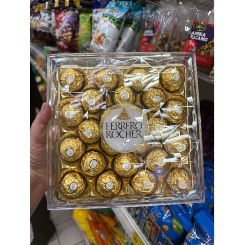 ￼Ferrero Rocher Chocolate Hazelnut    ขนาด 24 ลูก