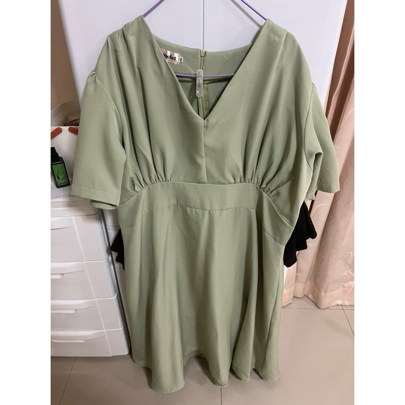 เดรสรุ่น Primrose Dress ร้าน Omelet style สีเขียว