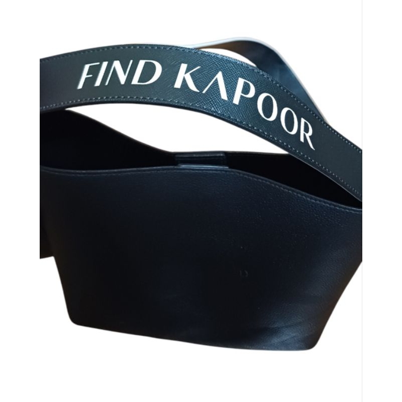 กระเป๋ามือสองทรงถัง  แบรนด์ Find Kapoor