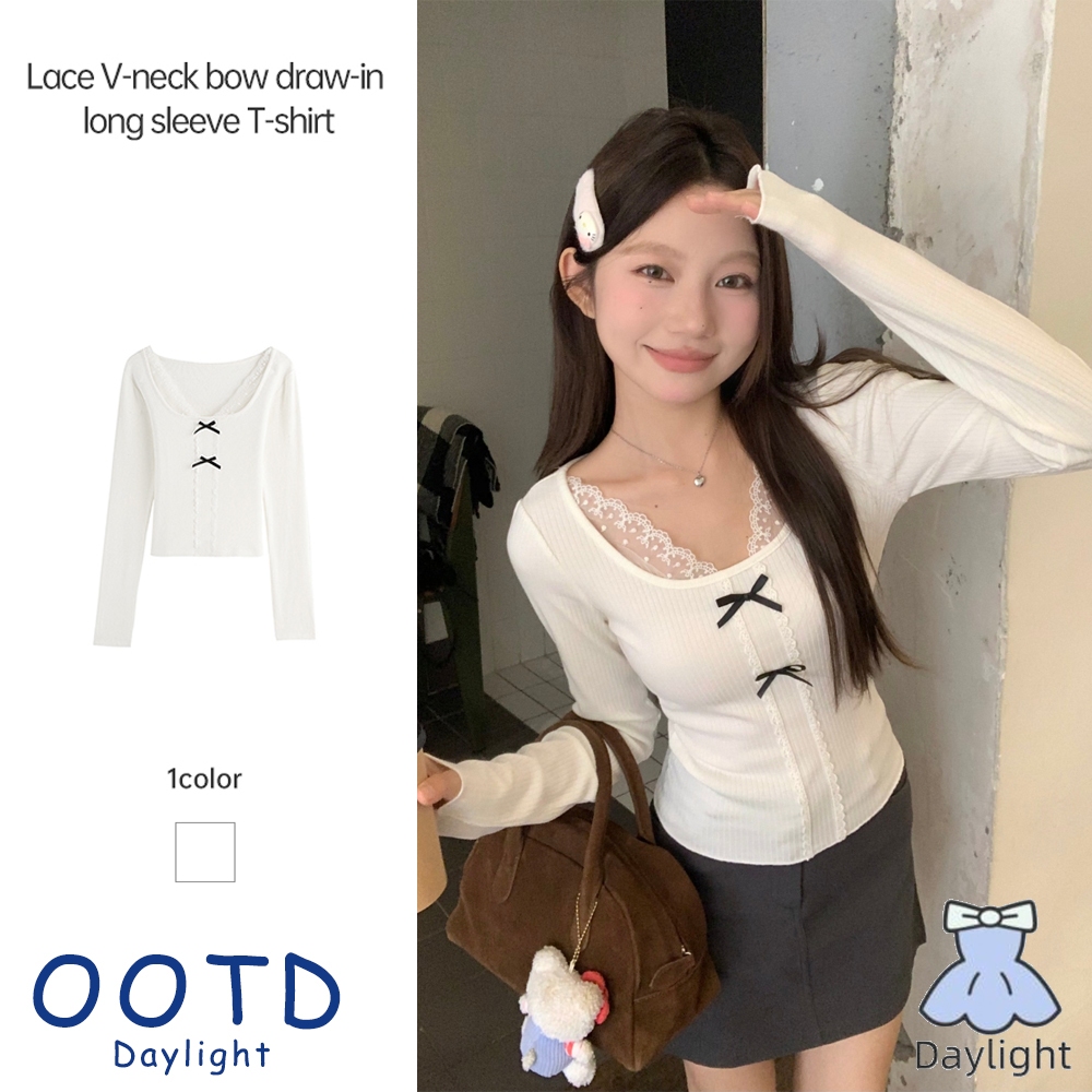 เสื้อยืดแขนยาวทรงสลิมฟิตลูกไม้คอวีโบว์เสื้อยืดแฟชั่นเอวดึงกลับด้านบนผู้หญิง DL