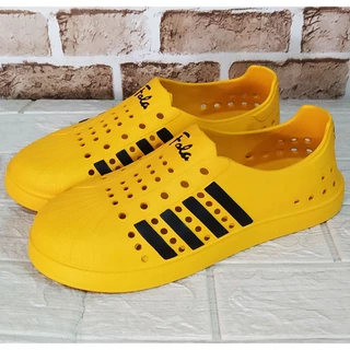 รองเท้าสวมหุ้มส้นคัทชูไฟล่อนสีสดใส เบอร์ 39-44 ราคาถูกคู่ละ 65 บาท น้ำหนักเบามาก ไม่อับชื้น สวมใส่สบาย