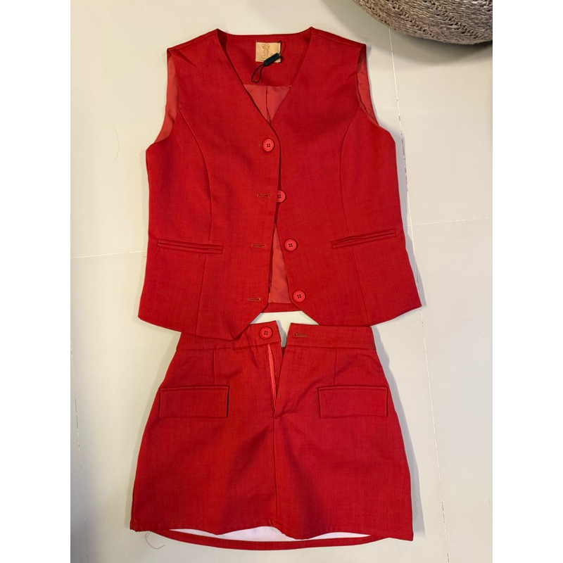 ส่งต่อ set vest+กระโปรงมีซับกางเกง lamer lamai