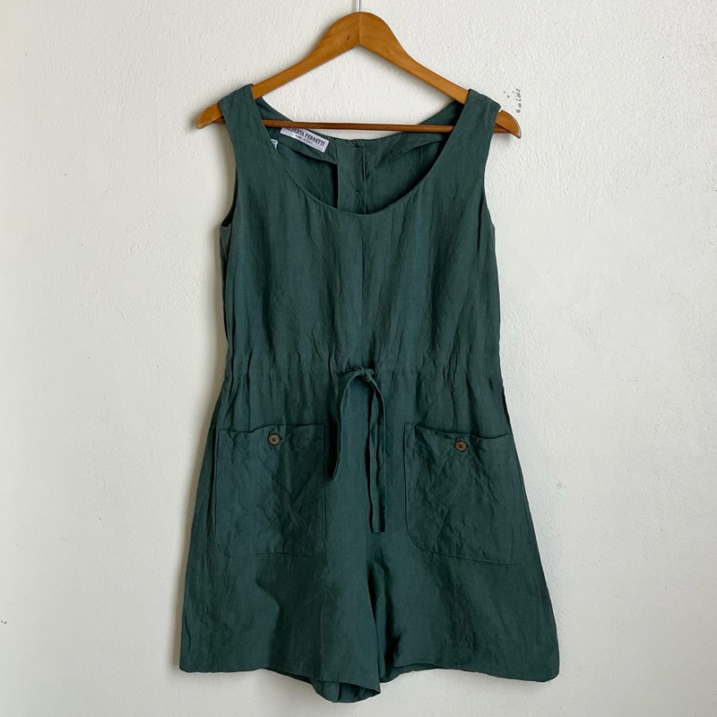 จั๊มสูทขาสั้น สีเขียวไข่กา ผ้าลินิน 100% แบรนด์ Alberta Ferretti แท้💯 Size S