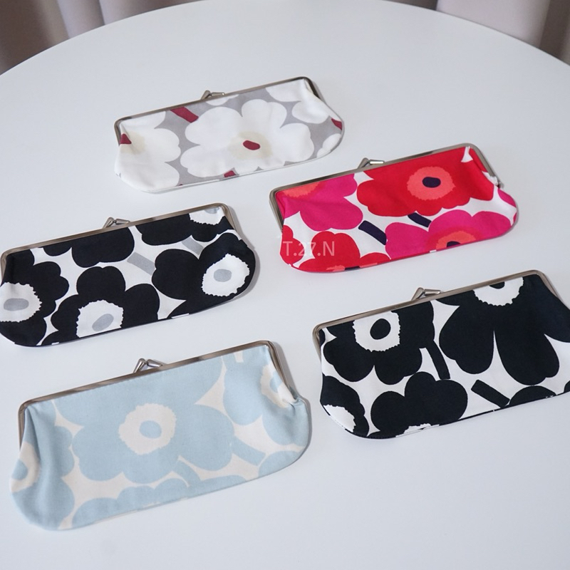 พร้อมส่ง Marimekko Silmälasikukkaro Mini Unikko bag ของแท้100% กระเป๋าใส่ของ ใส่เงิน เครื่องสำอางค์