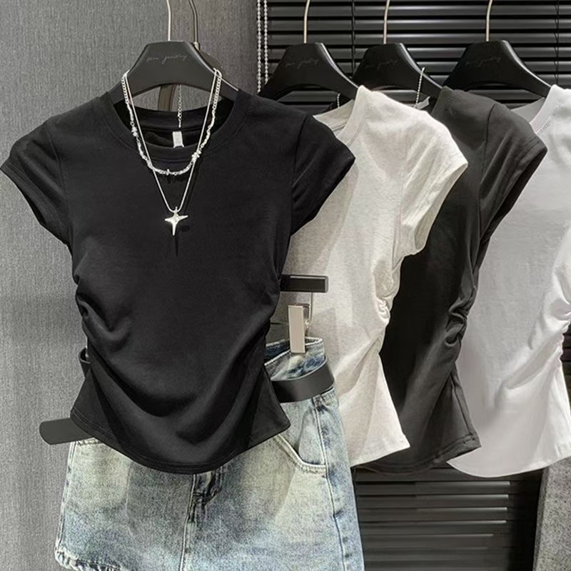 พร้อ​มส่ง เสื้อยืดผู้หญิง เสื้อแฟชั่น ด้านข้างออกแบบจีบ ย้อนยุค แขนสั้นคอกลม สไตล์เกาหลี – โปรปัง