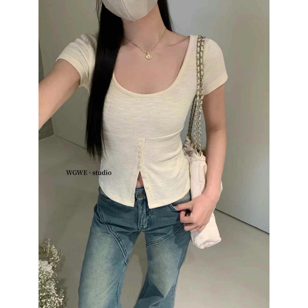 พร้อมส่งtag ป้ายwgweเสื้อครอปแขนสั้น ผ้าร่องผสม ผ้าใส่สบายดีเทลคอยูโชว์หลังเเซ่บๆ กระดุมติดใช้งานได้จริง ทรงสวยยย!1048