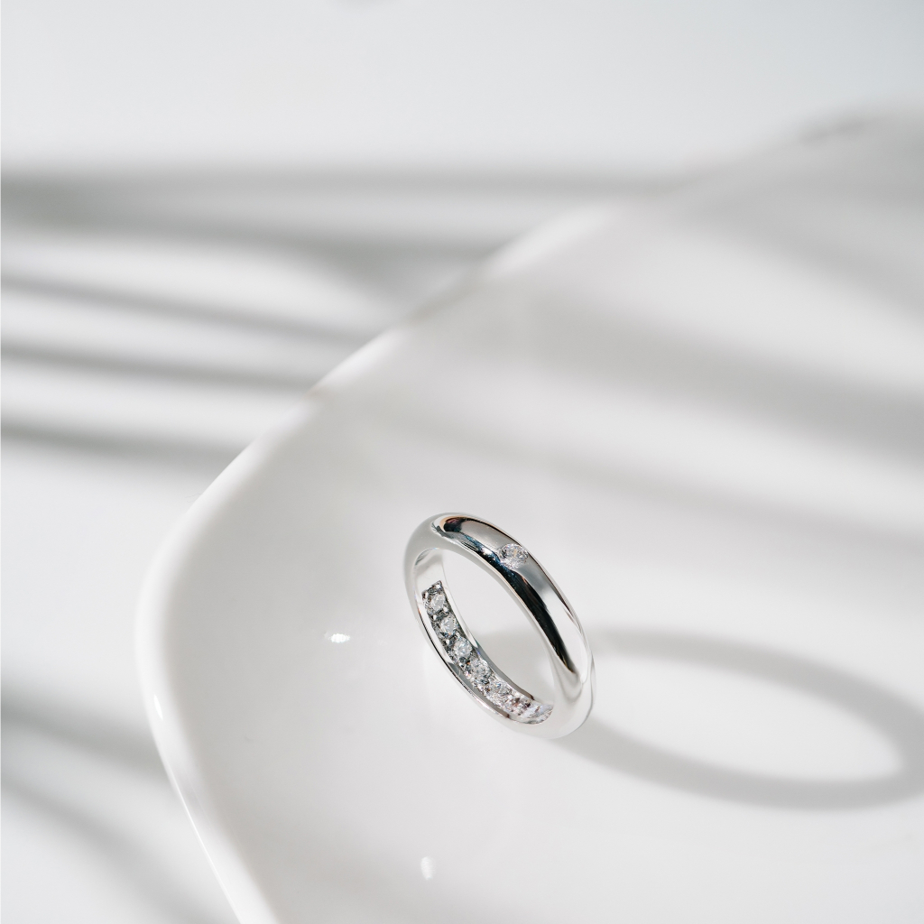 AR-Kang Collection/ AKR611 แหวนผู้ชายเงินแท้ประดับ White CZ AAAAA ชุบ Rhodium (Silver92.5%)