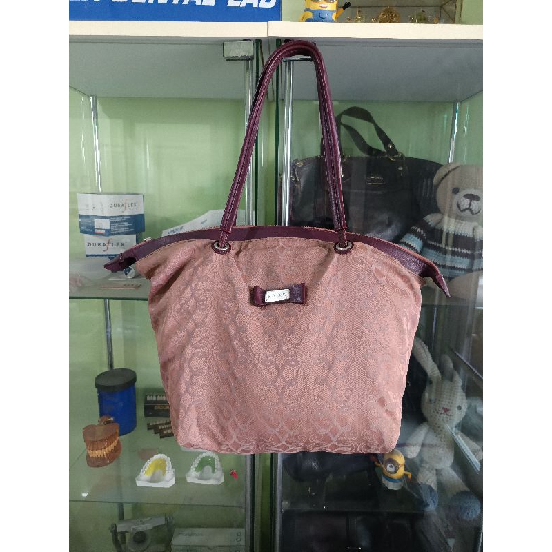 กระเป๋าสะพายข้างflynowมือสอง