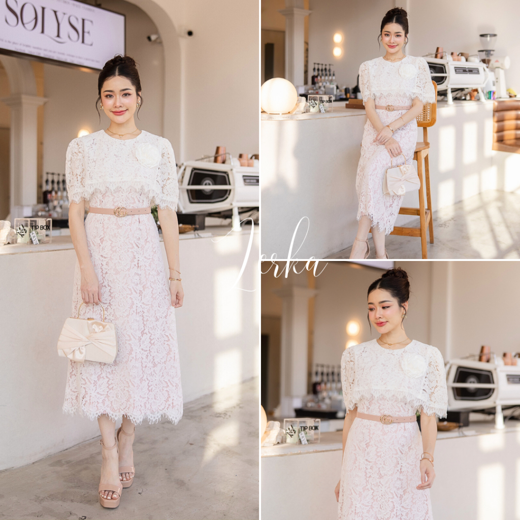ชุดเดรสลูกไม้สีขาว ซับในสีชมพู มาพร้อมเข็มขัดและเข็มกลัดดอกไม้ สวยหรูมาก #code8024