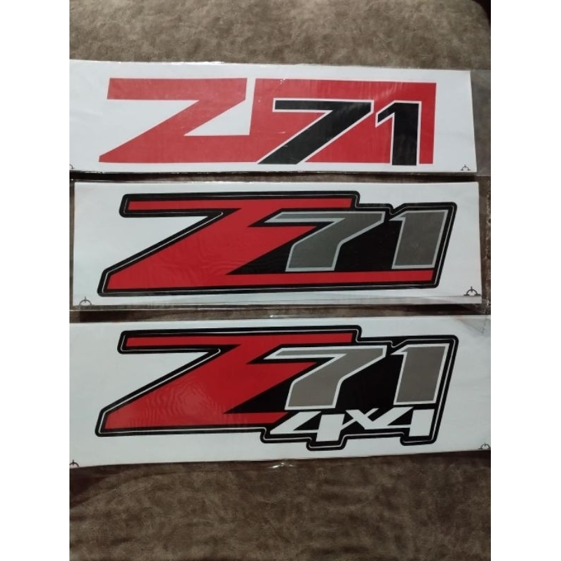 สติ๊กเกอร์  Z71 รุ่น 3 ติดข้างท้ายกระบะ  CHEVROLET ปี 2012 ( ราคาต่อชุด 2 ชิ้น )