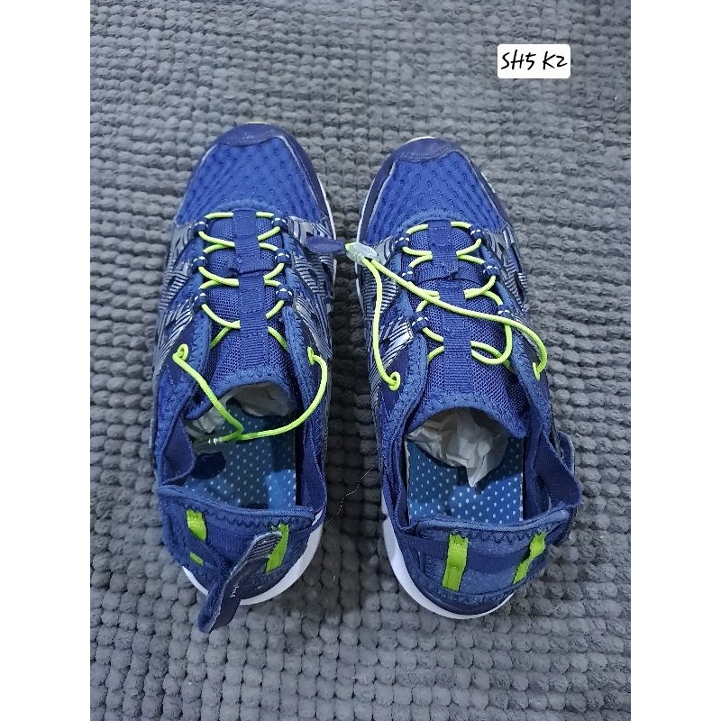 รองเท้าผ้าใบมือสอง SH5 K2 22 cm