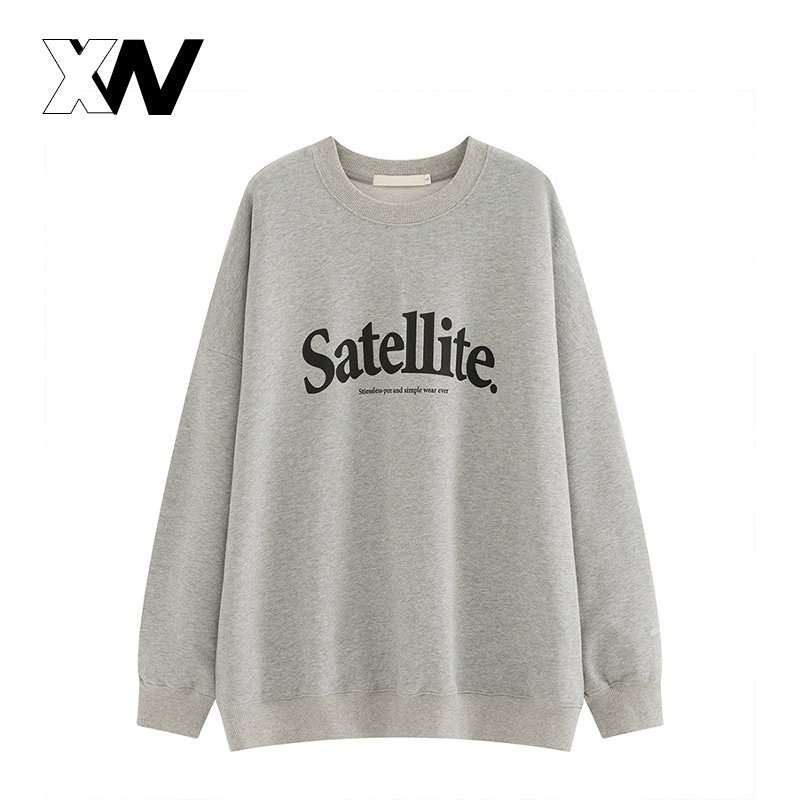 งานเข้าใหม่ขายดีมาก เสื้อสเวตเตอร์แขนยาวแฟชั่น ทรงสวยมินิมอลพร้อมให้เลือก จะใส่กับลุคไหนก็ดูเข้า ตัวเนื้อผ้านิ่มใส่สะบาย