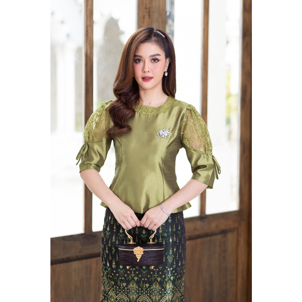 CHANIDA เสื้อผ้าไหม 4 เส้น ทรงแขนเจ้าหญิง ตัดแต่งลูกไม้ ทรงสวย (รหัสสินค้า 8311) *ราคาเฉพาะเสื้อ*
