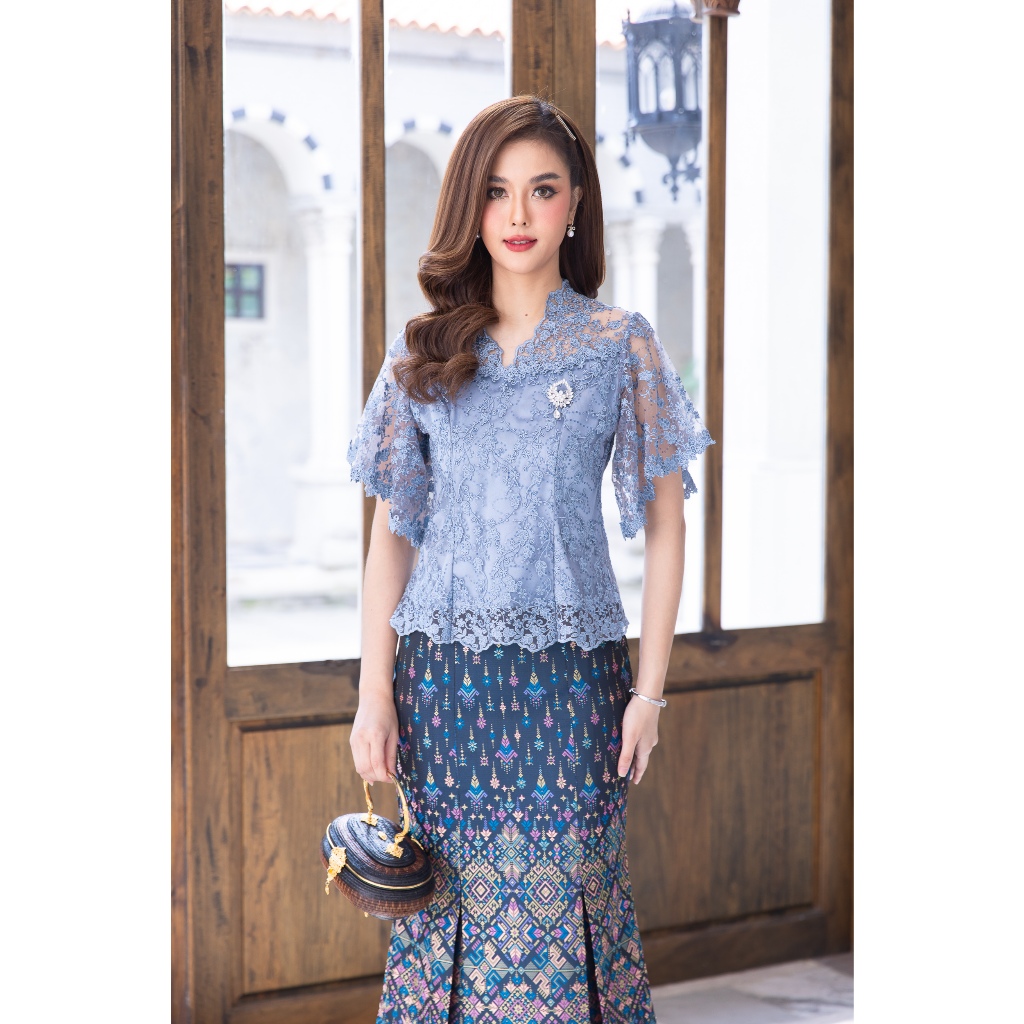 CHANIDA เสื้อลูกไม้เกรดพรีเมี่ยม ลายดีไซน์พิเศษ ทรงสวยมาก งานคุณภาพ (รหัส 8267) *ราคาเฉพาะเสื้อ*