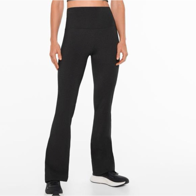 กางเกงเลคกิ้ง Oysho มือสอง สีดำ flared legging กางเกงขาบาน ออกกำลังกาย