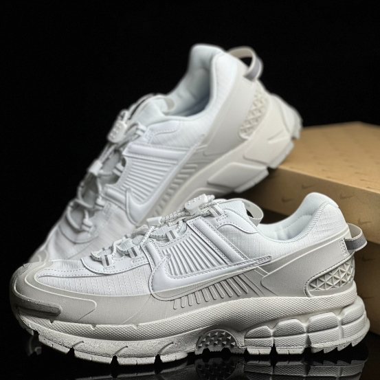 Nike Air Zoom Vomero 5Roam Summit White white ของแท้ 100%
