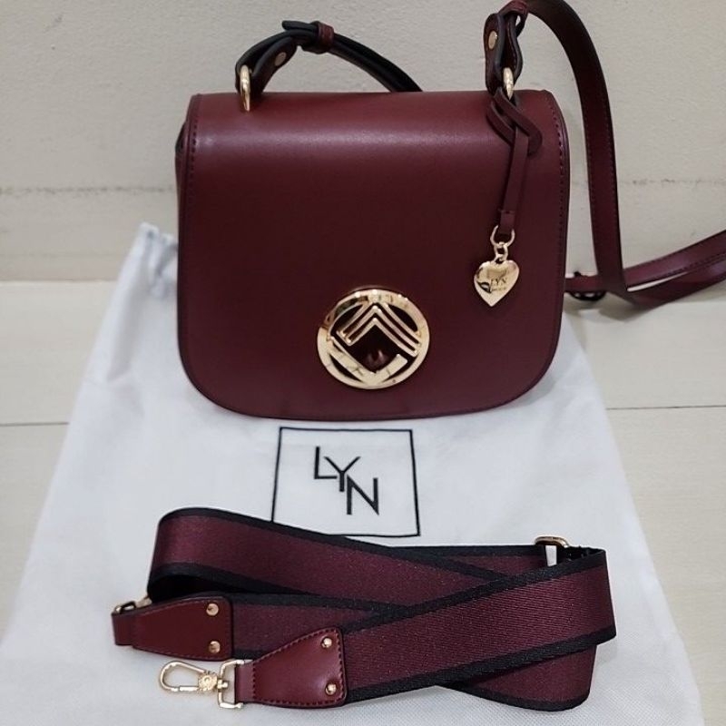 Lyn แท้100% กระเป๋าลินมือสองลด75% จากราคา 2,990 ใช้2ครั้ง สีแดง